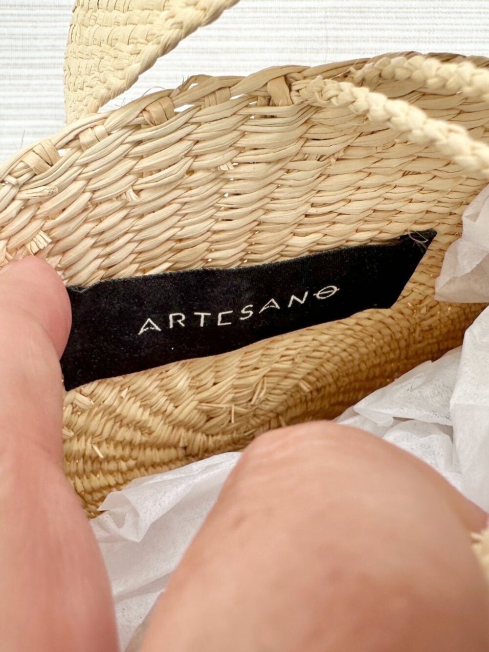 Artesano Round Woven Straw Crossbody Circle Bag View 5